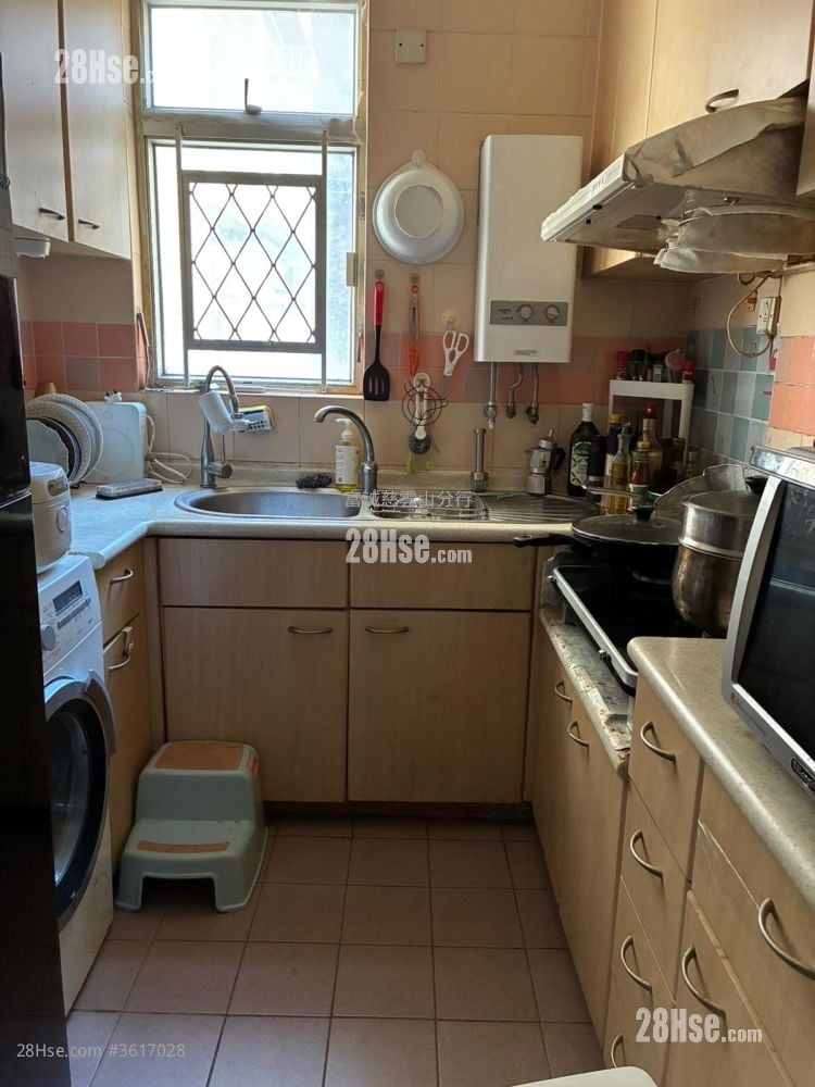 Tsz Oi Court Sell 3 Bedrooms , 2 Bathrooms 650 ft² Tsz Oi Court Sell 3 Bedrooms , 2 Bathrooms 650 ft²