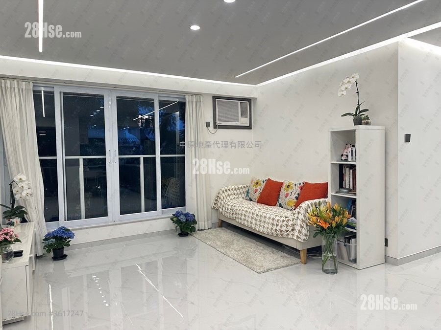 Village Gardens Sell 3 Bedrooms 759 ft²