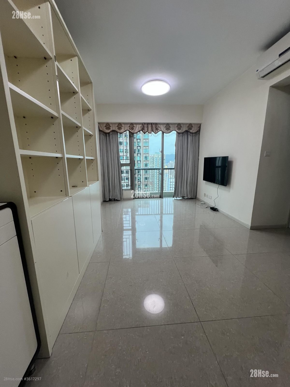 世宙 租盤 3 房 , 2 浴室 643 平方呎 世宙 租盤 3 房 , 2 浴室 643 平方呎