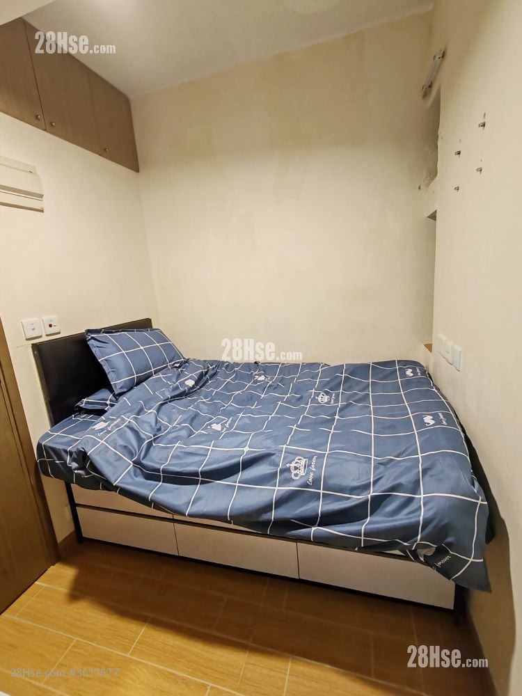 Prat Mansions Rental 110 ft²
