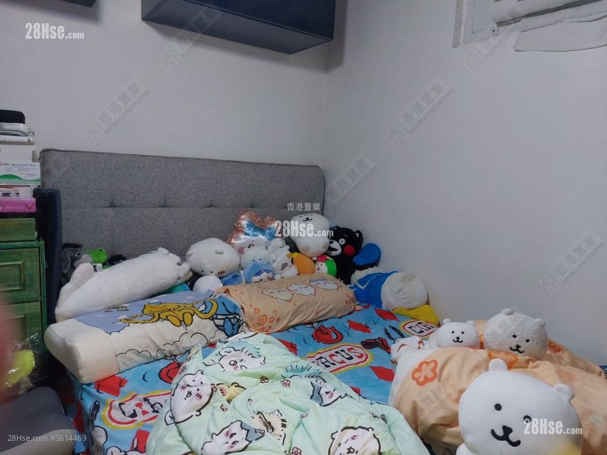 Aberdeen Centre Sell 3 Bedrooms , 1 Bathroom 572 ft² Aberdeen Centre Sell 3 Bedrooms , 1 Bathroom 572 ft²