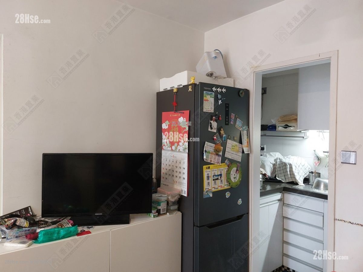 Aberdeen Centre Sell 3 Bedrooms , 1 Bathroom 572 ft² Aberdeen Centre Sell 3 Bedrooms , 1 Bathroom 572 ft²