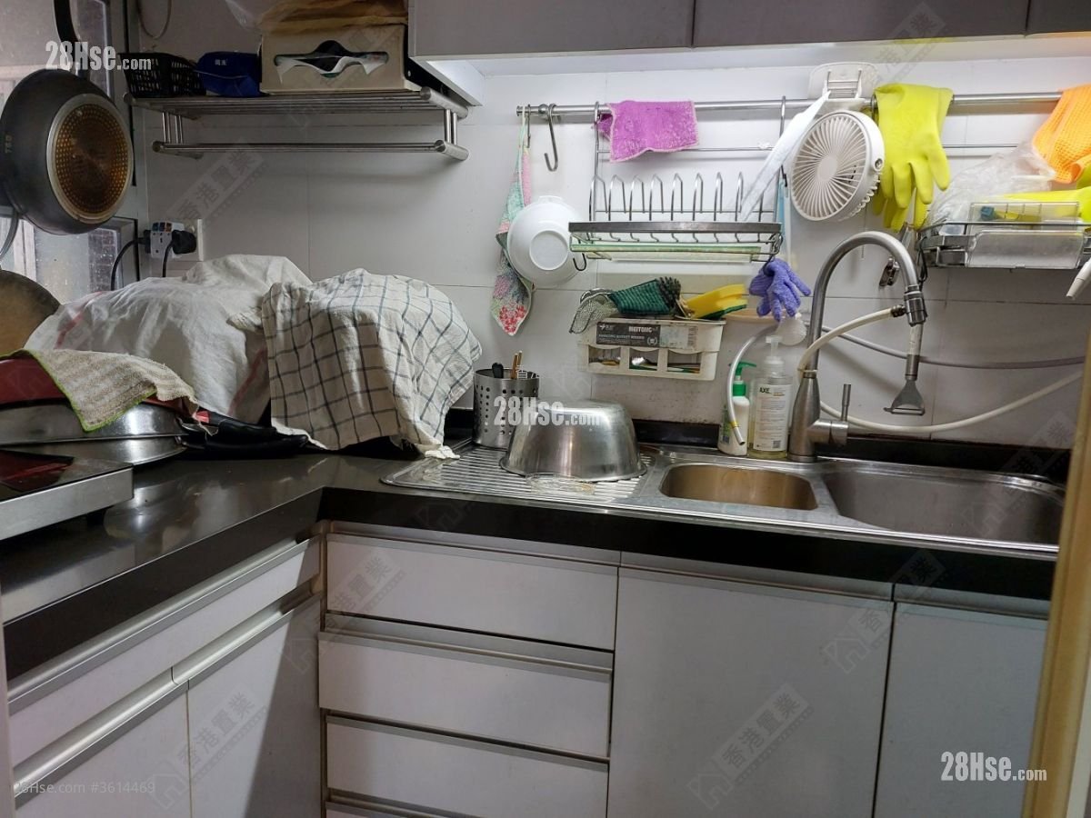 Aberdeen Centre Sell 3 Bedrooms , 1 Bathroom 572 ft² Aberdeen Centre Sell 3 Bedrooms , 1 Bathroom 572 ft²