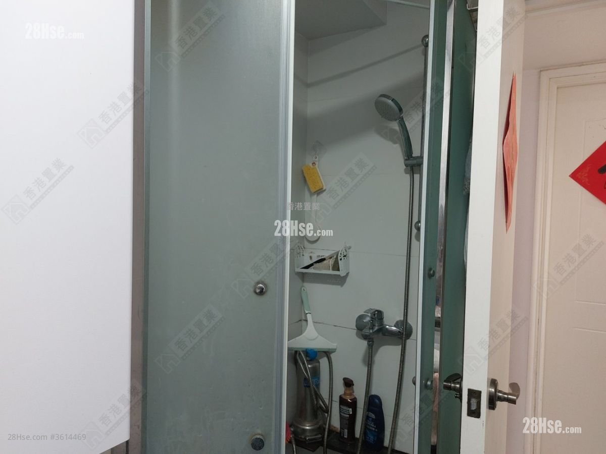 Aberdeen Centre Sell 3 Bedrooms , 1 Bathroom 572 ft² Aberdeen Centre Sell 3 Bedrooms , 1 Bathroom 572 ft²