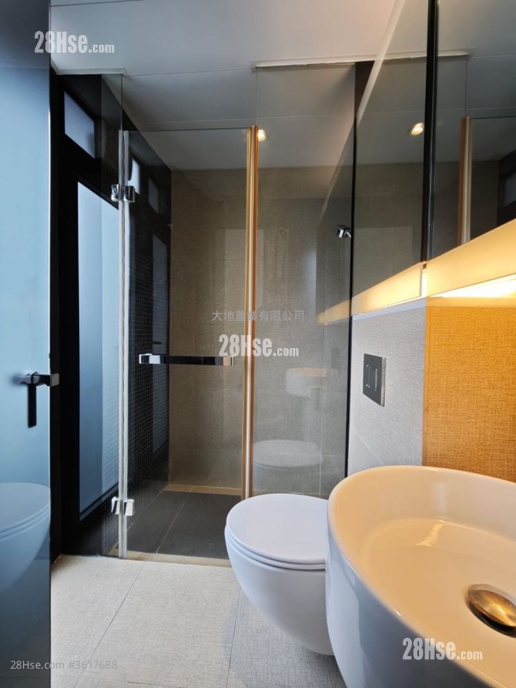 Queen's Cube Rental Studio , 1 Bathroom 300 ft² Queen's Cube Rental Studio , 1 Bathroom 300 ft²