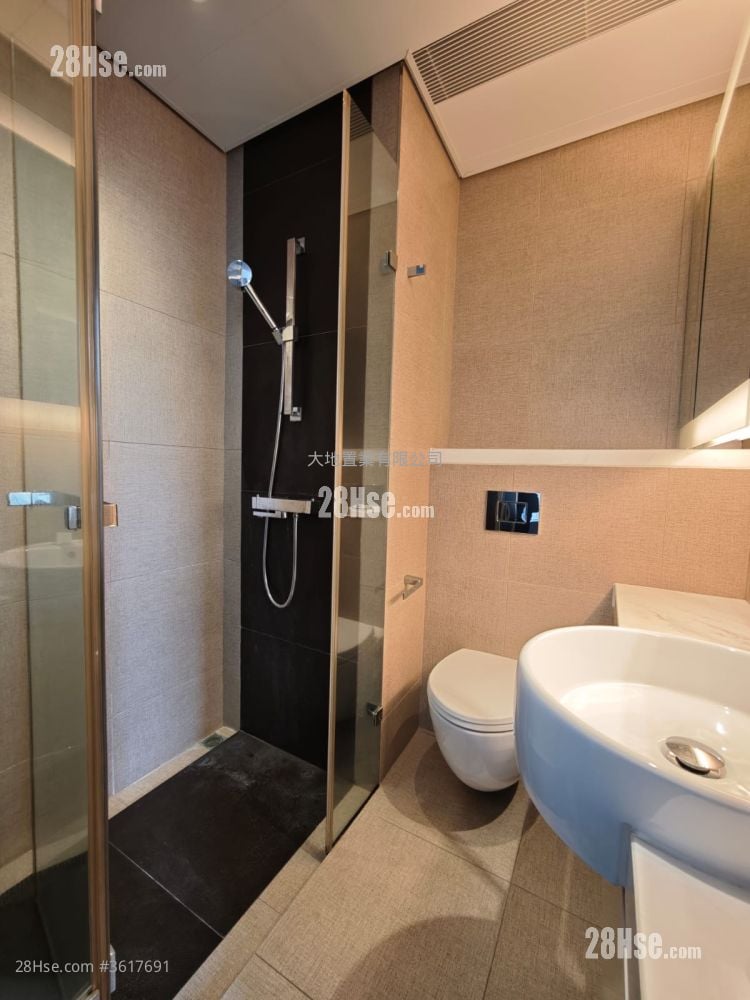 Queen's Cube Rental Studio , 1 Bathroom 279 ft² Queen's Cube Rental Studio , 1 Bathroom 279 ft²