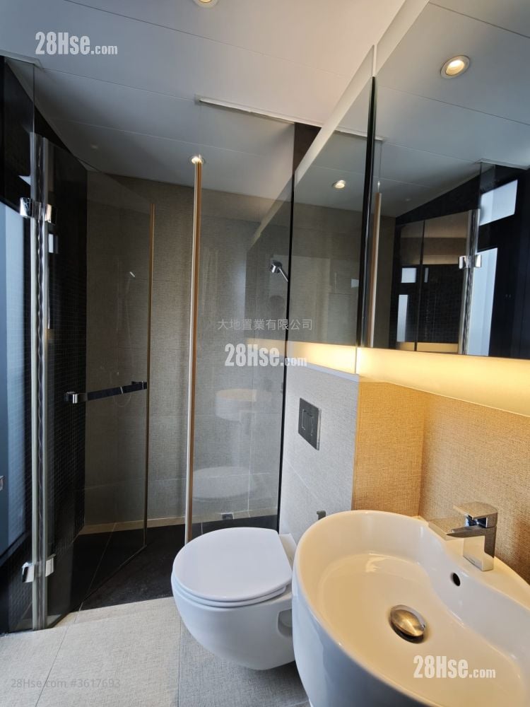 Queen's Cube Rental Studio , 1 Bathroom 297 ft² Queen's Cube Rental Studio , 1 Bathroom 297 ft²