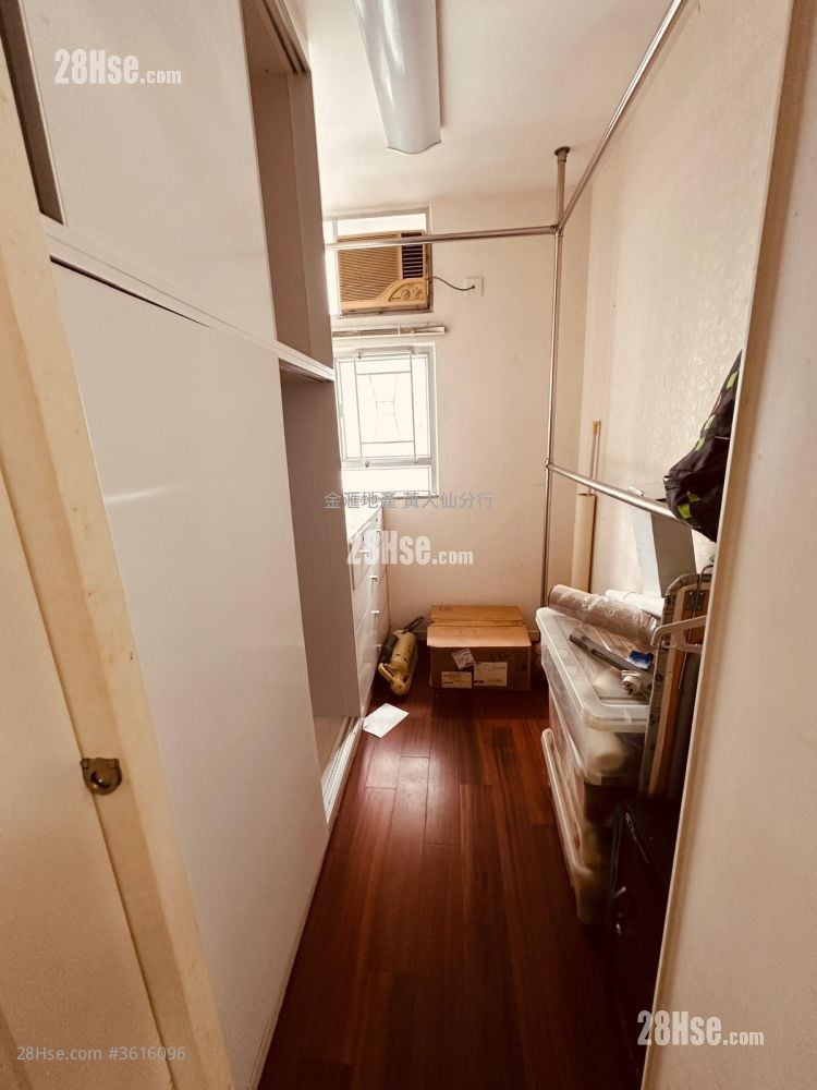 Tsz Oi Court Sell 2 Bedrooms 554 ft² Tsz Oi Court Sell 2 Bedrooms 554 ft²