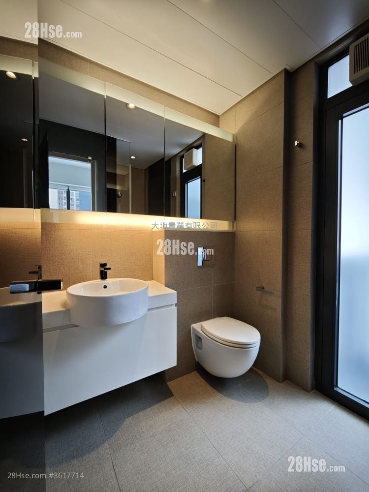 Queen's Cube Rental 1 Bedroom , 1 Bathroom 380 ft² Queen's Cube Rental 1 Bedroom , 1 Bathroom 380 ft²