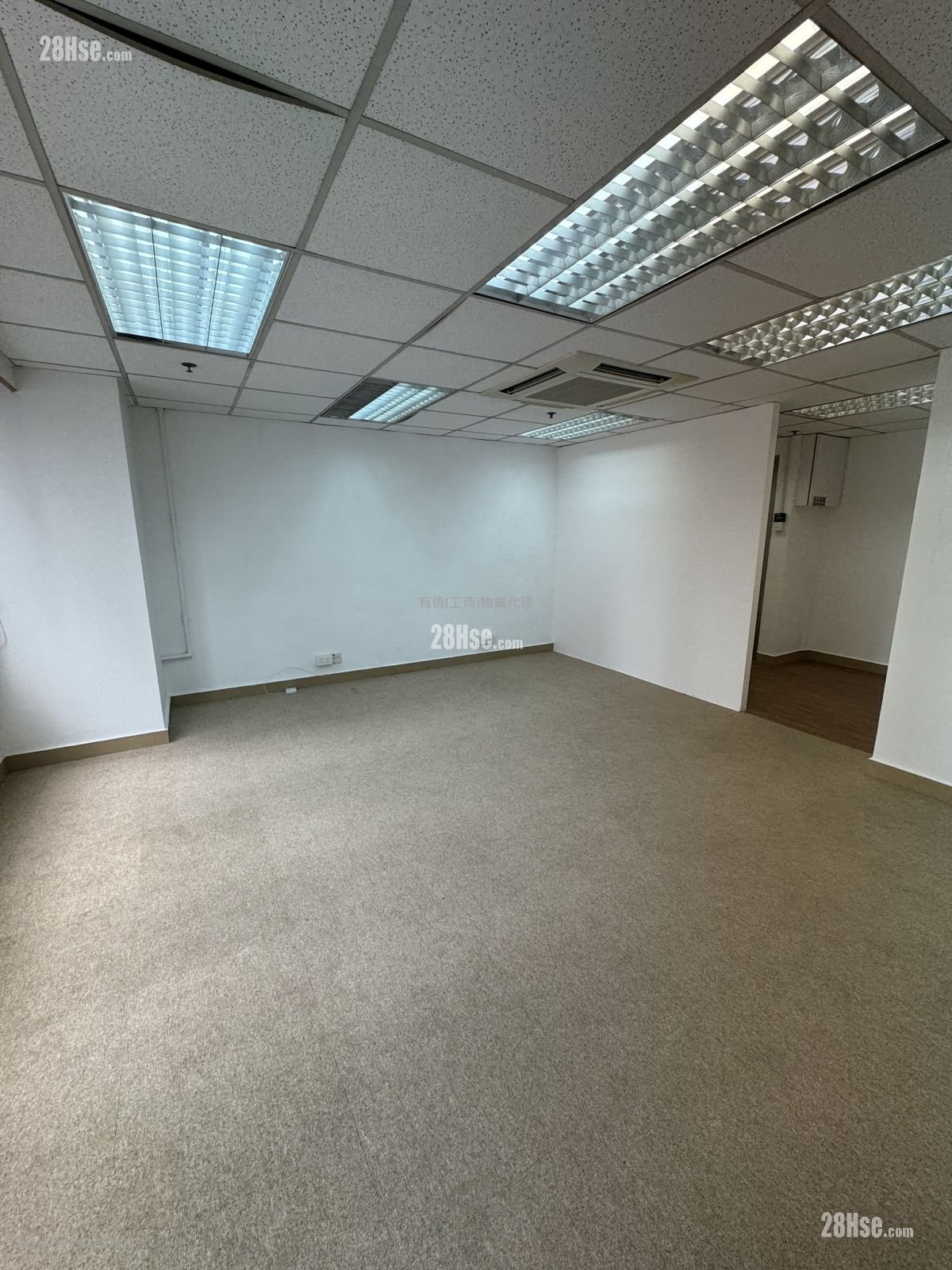 九龍廣場 租盤 367 平方呎 九龍廣場 租盤 367 平方呎