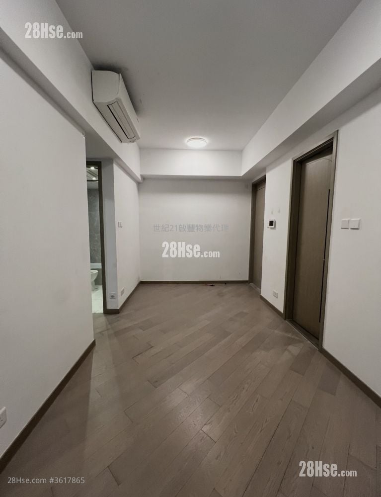 Upper River Bank Rental 2 Bedrooms , 1 Bathroom 466 ft² Upper River Bank Rental 2 Bedrooms , 1 Bathroom 466 ft²