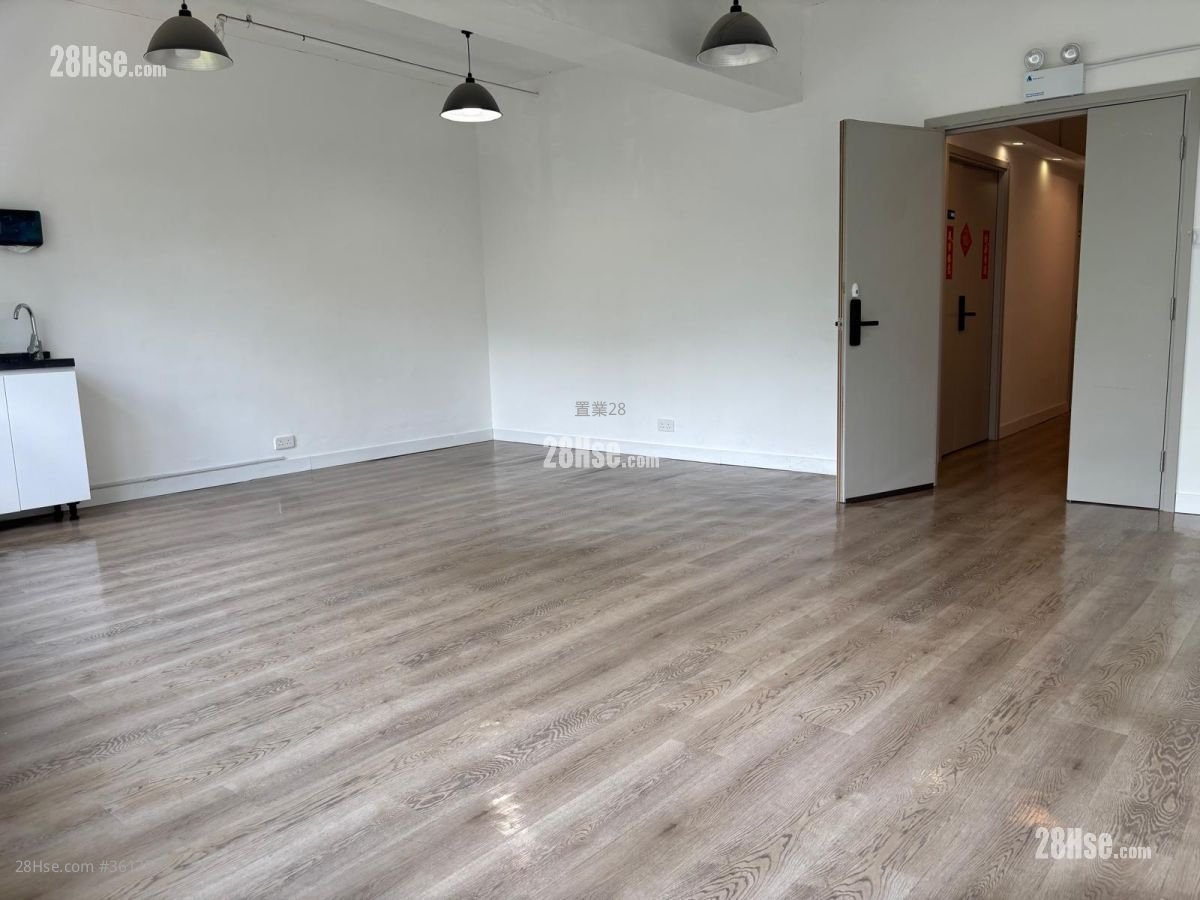 油塘工業大廈 租盤 355 平方呎 油塘工業大廈 租盤 355 平方呎