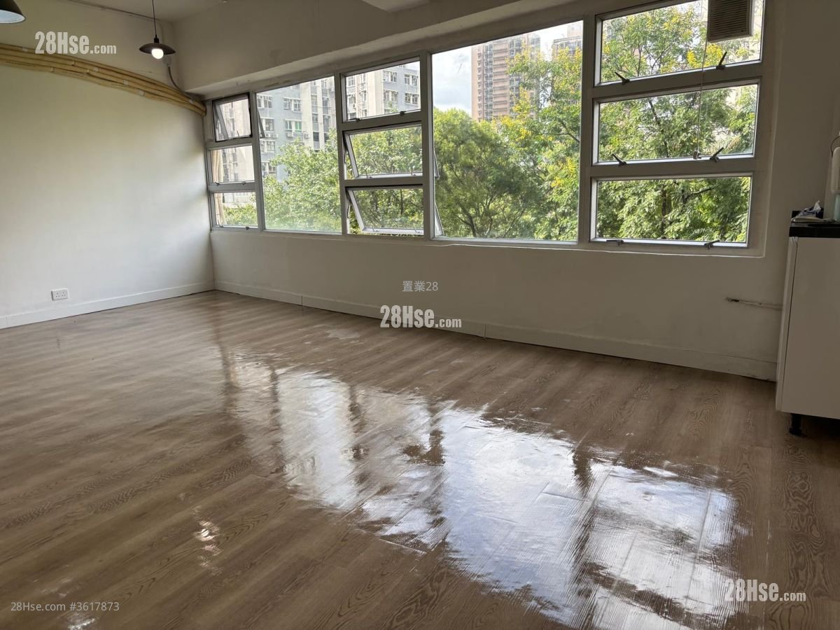 油塘工業大廈 租盤 355 平方呎 油塘工業大廈 租盤 355 平方呎