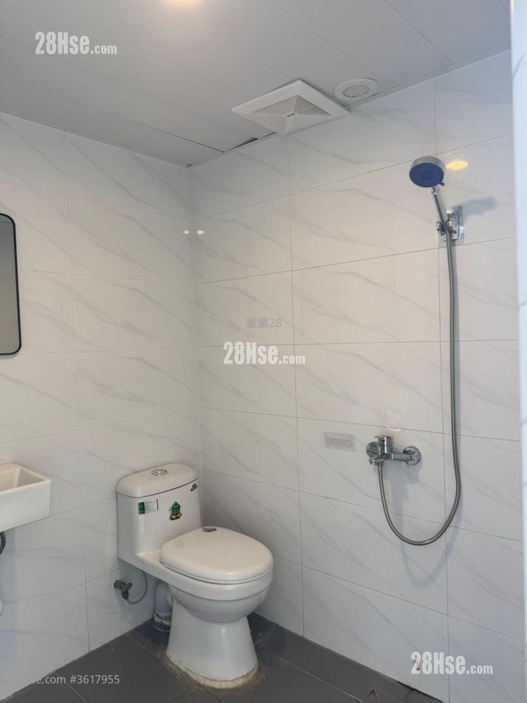 華輝工業大廈 租盤 365 平方呎 華輝工業大廈 租盤 365 平方呎