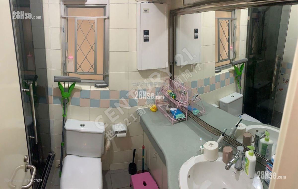 Kam Tai Court Sell 2 Bedrooms , 1 Bathroom 526 ft² Kam Tai Court Sell 2 Bedrooms , 1 Bathroom 526 ft²
