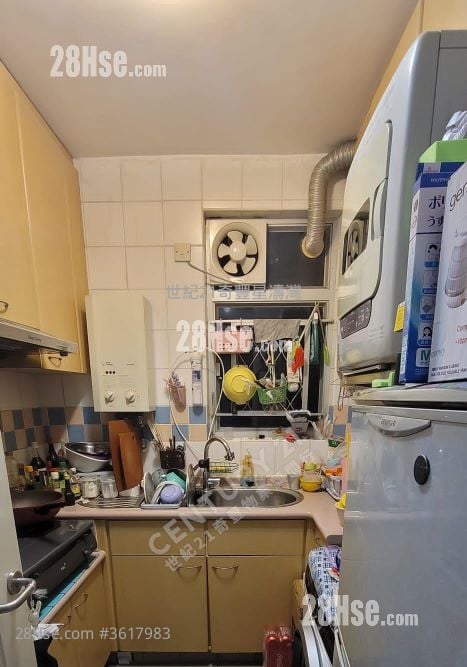 Kam Tai Court Sell 2 Bedrooms , 1 Bathroom 526 ft² Kam Tai Court Sell 2 Bedrooms , 1 Bathroom 526 ft²