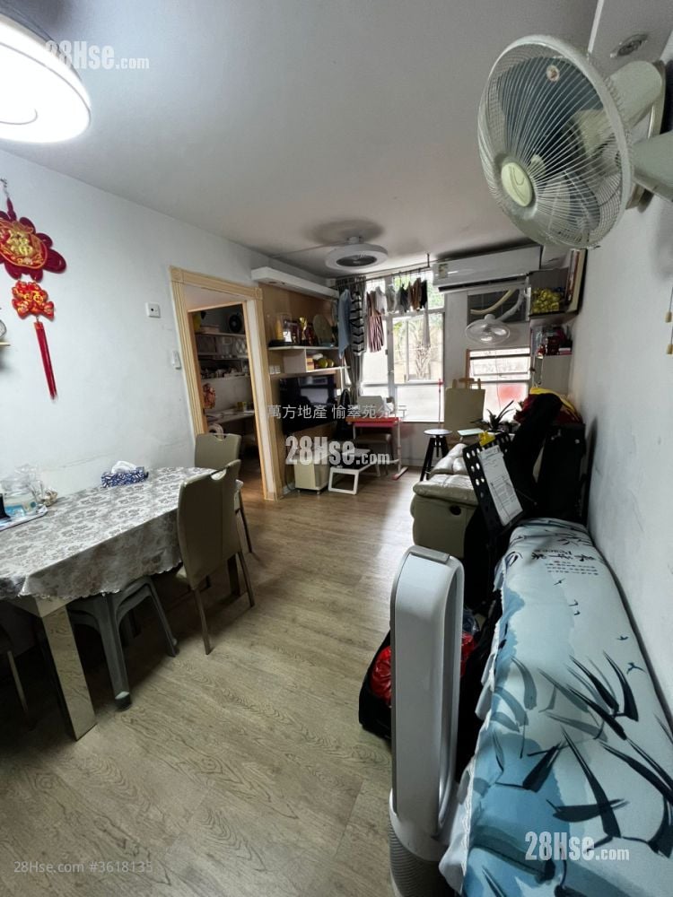 Yu Chui Court Sell 3 Bedrooms , 2 Bathrooms 650 ft² Yu Chui Court Sell 3 Bedrooms , 2 Bathrooms 650 ft²