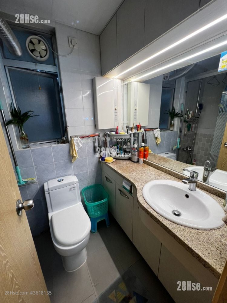 Yu Chui Court Sell 3 Bedrooms , 2 Bathrooms 650 ft² Yu Chui Court Sell 3 Bedrooms , 2 Bathrooms 650 ft²