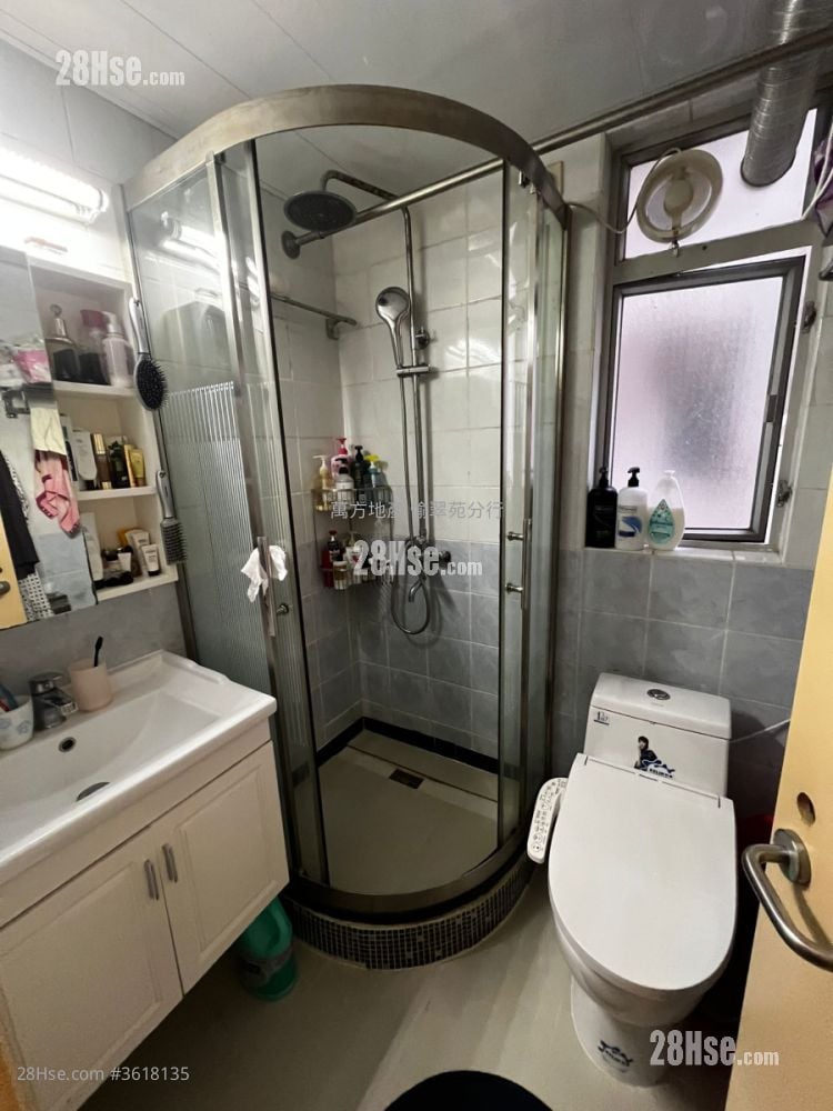 Yu Chui Court Sell 3 Bedrooms , 2 Bathrooms 650 ft² Yu Chui Court Sell 3 Bedrooms , 2 Bathrooms 650 ft²