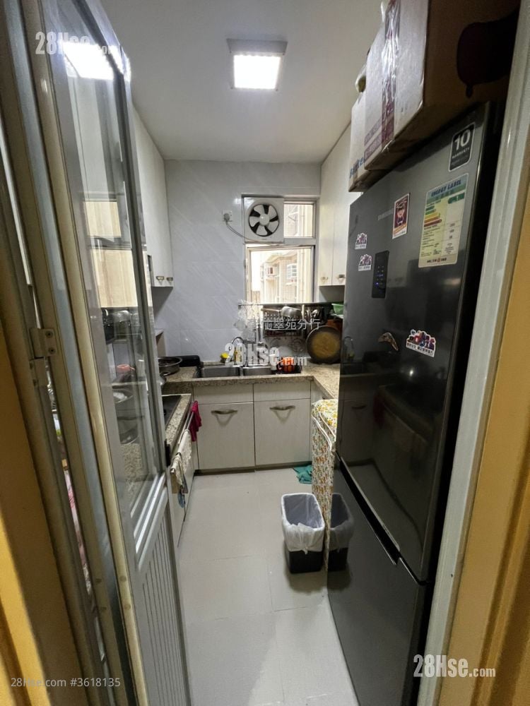 Yu Chui Court Sell 3 Bedrooms , 2 Bathrooms 650 ft² Yu Chui Court Sell 3 Bedrooms , 2 Bathrooms 650 ft²