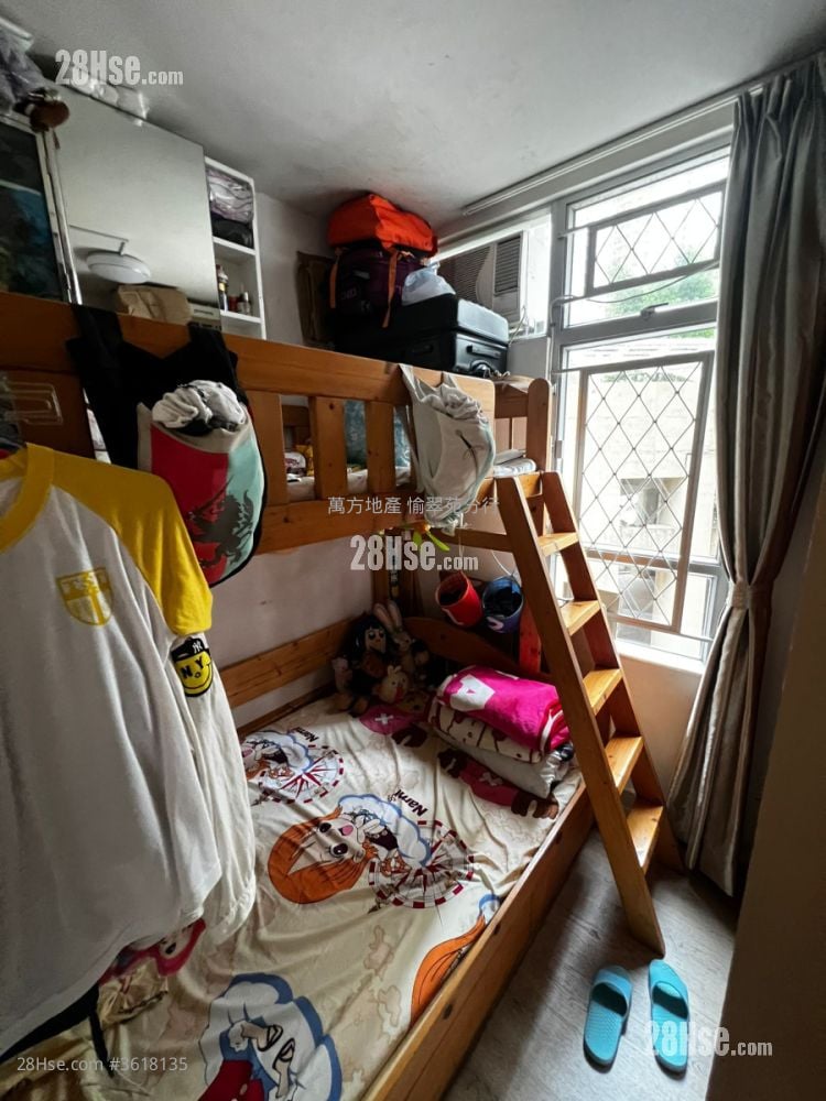 Yu Chui Court Sell 3 Bedrooms , 2 Bathrooms 650 ft² Yu Chui Court Sell 3 Bedrooms , 2 Bathrooms 650 ft²