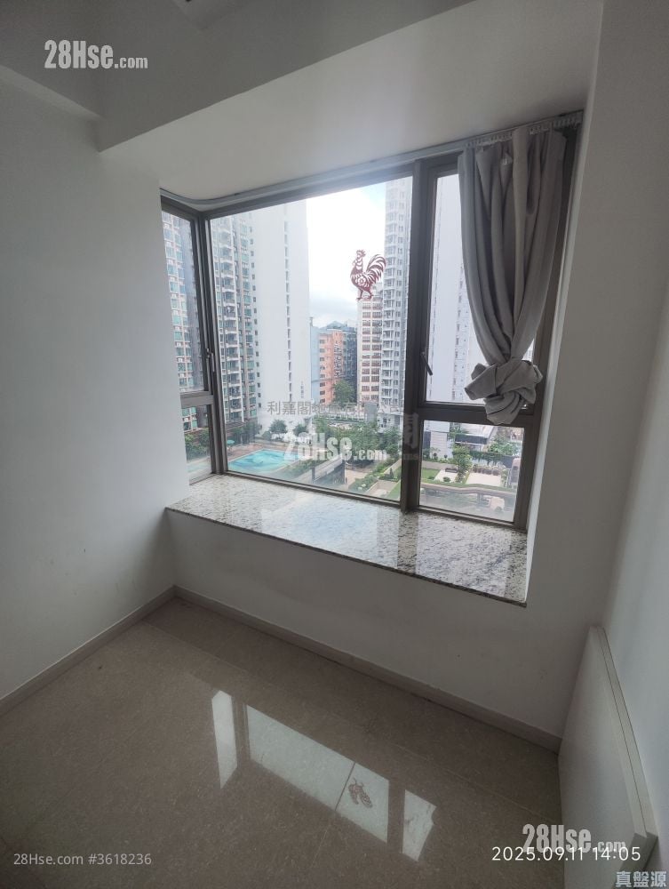 Yuccie Square Sell 2 Bedrooms , 1 Bathroom 429 ft² Yuccie Square Sell 2 Bedrooms , 1 Bathroom 429 ft²