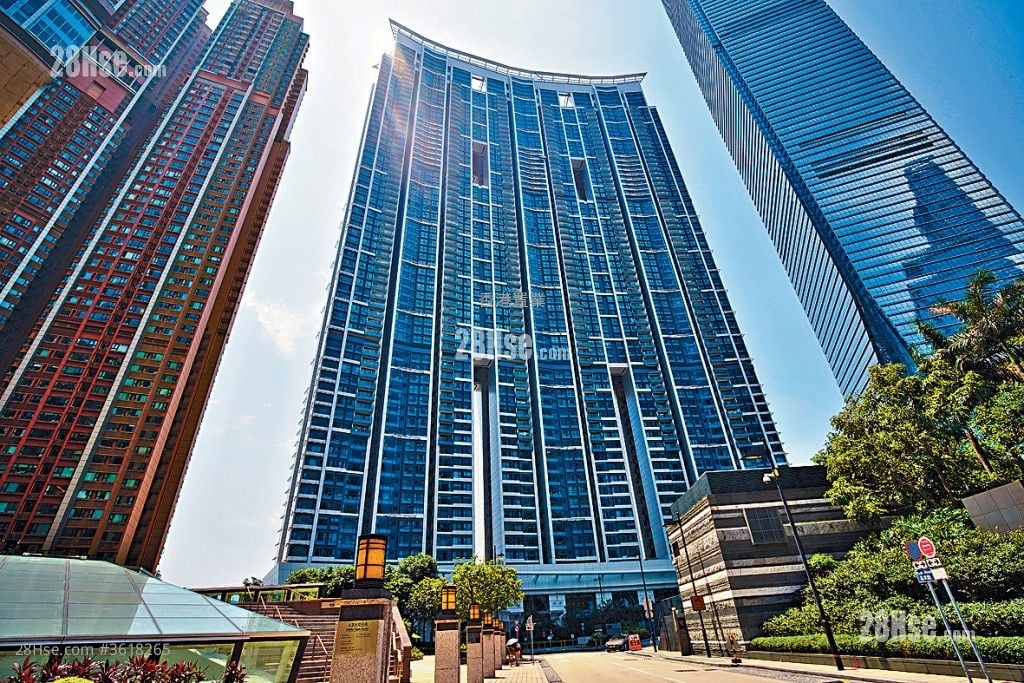 The Harbourside Rental 3 Bedrooms , 4 Bathrooms 1,049 ft² The Harbourside Rental 3 Bedrooms , 4 Bathrooms 1,049 ft²