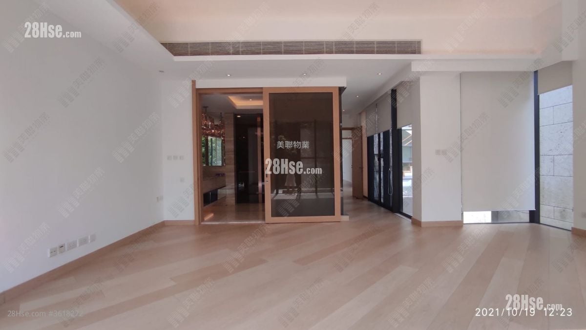 Valais Sell 4 Bedrooms , 5+ Bathrooms 2,792 ft² Valais Sell 4 Bedrooms , 5+ Bathrooms 2,792 ft²