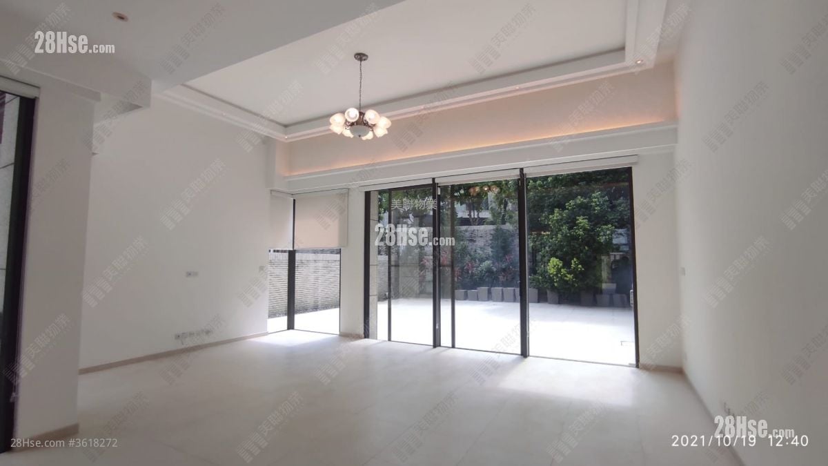 Valais Sell 4 Bedrooms , 5+ Bathrooms 2,792 ft² Valais Sell 4 Bedrooms , 5+ Bathrooms 2,792 ft²
