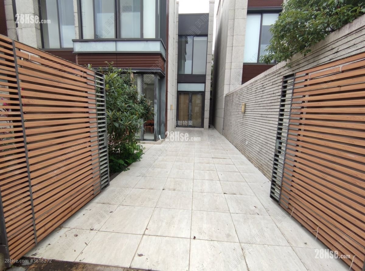 Valais Sell 4 Bedrooms , 5+ Bathrooms 2,792 ft² Valais Sell 4 Bedrooms , 5+ Bathrooms 2,792 ft²
