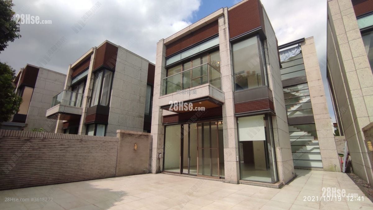 Valais Sell 4 Bedrooms , 5+ Bathrooms 2,792 ft² Valais Sell 4 Bedrooms , 5+ Bathrooms 2,792 ft²