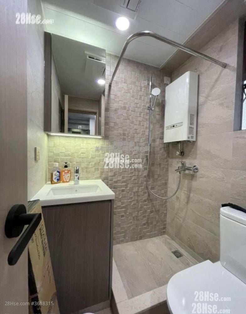 Tuen Mun Town Plaza Sell 2 Bedrooms , 1 Bathroom 369 ft² Tuen Mun Town Plaza Sell 2 Bedrooms , 1 Bathroom 369 ft²
