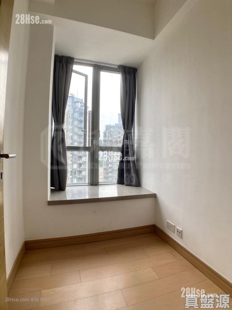 The Reach Sell 2 Bedrooms 355 ft² The Reach Sell 2 Bedrooms 355 ft²