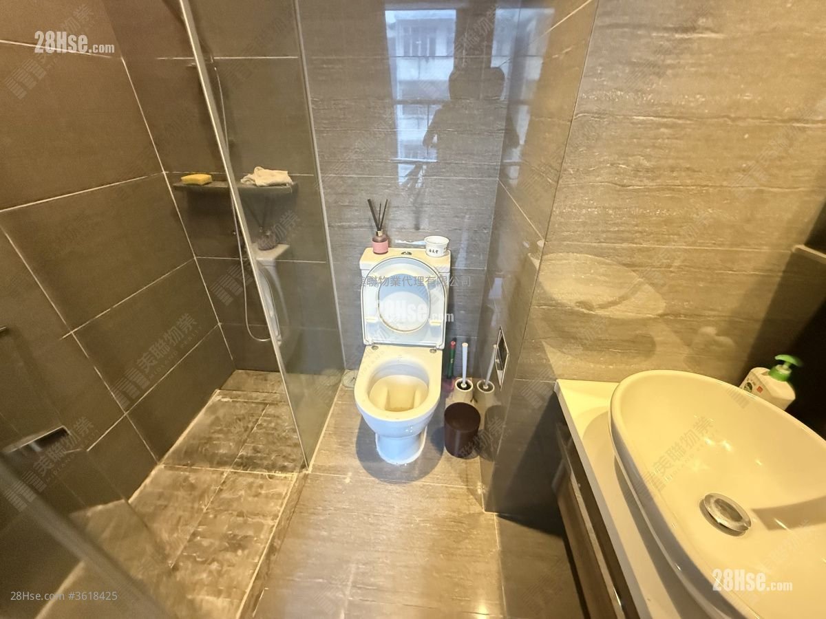 High One Sell 1 Bedroom , 1 Bathroom 273 ft² High One Sell 1 Bedroom , 1 Bathroom 273 ft²