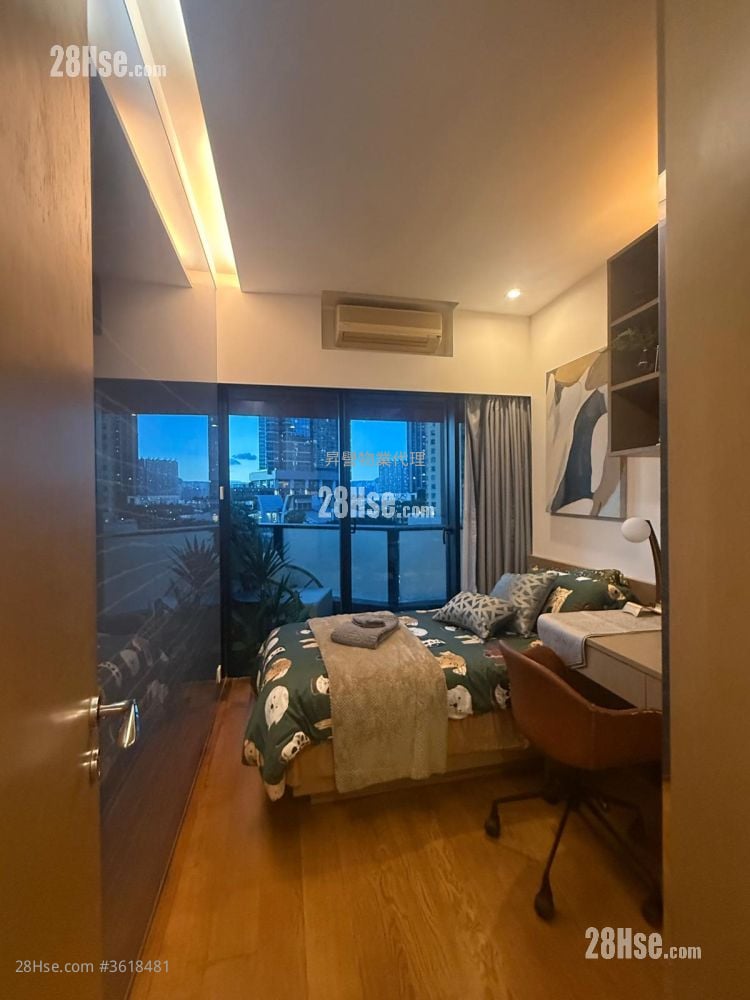 The Arch Rental 3 Bedrooms , 2 Bathrooms 990 ft² The Arch Rental 3 Bedrooms , 2 Bathrooms 990 ft²