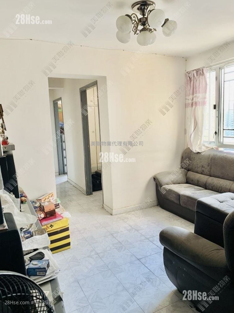 Wing Fok Centre Sell 3 Bedrooms , 1 Bathroom 592 ft²