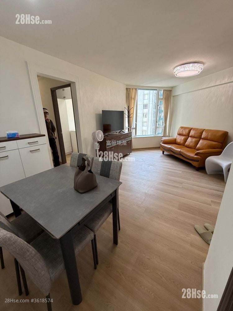 Whampoa Garden Rental 4 Bedrooms , 2 Bathrooms 729 ft² Whampoa Garden Rental 4 Bedrooms , 2 Bathrooms 729 ft²