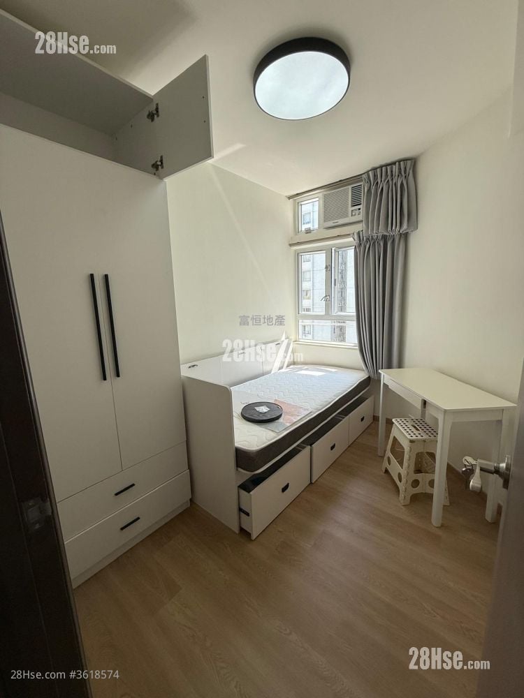 Whampoa Garden Rental 4 Bedrooms , 2 Bathrooms 729 ft² Whampoa Garden Rental 4 Bedrooms , 2 Bathrooms 729 ft²