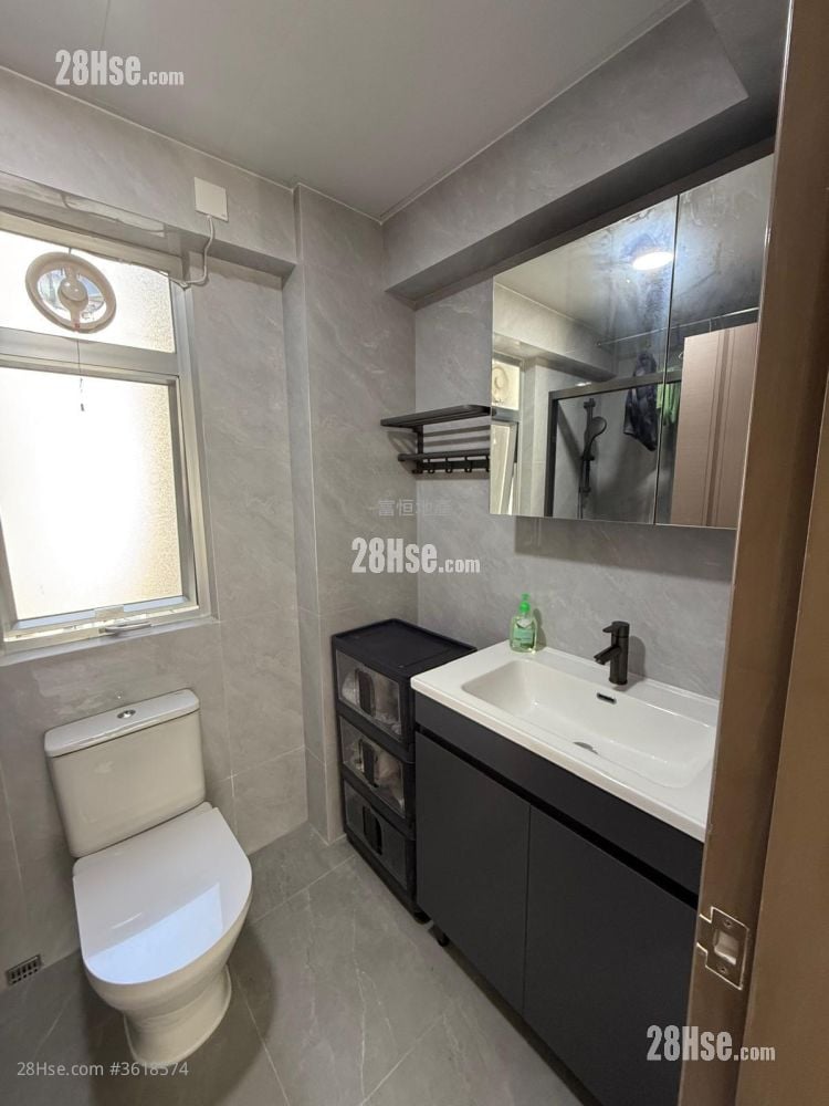 Whampoa Garden Rental 4 Bedrooms , 2 Bathrooms 729 ft² Whampoa Garden Rental 4 Bedrooms , 2 Bathrooms 729 ft²