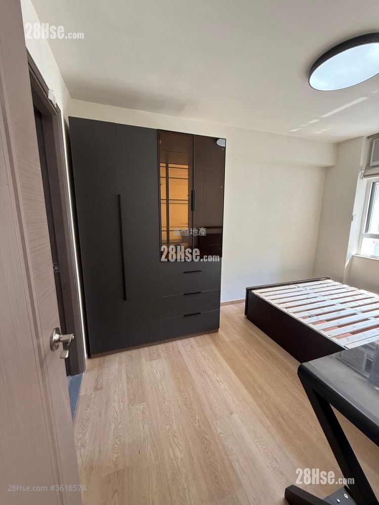 Whampoa Garden Rental 4 Bedrooms , 2 Bathrooms 729 ft² Whampoa Garden Rental 4 Bedrooms , 2 Bathrooms 729 ft²