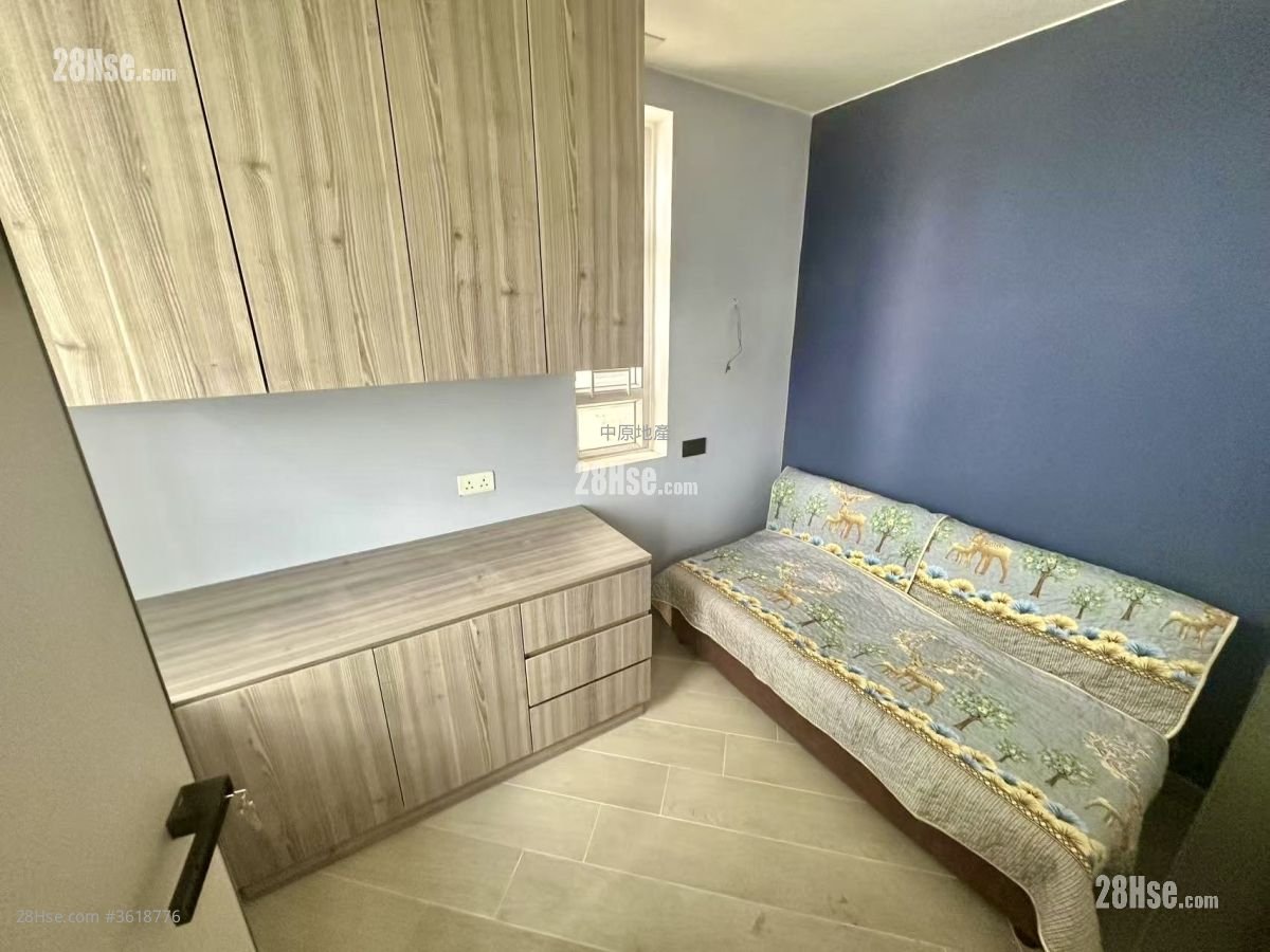 Kwun Tak Court Sell 2 Bedrooms , 1 Bathroom 449 ft² Kwun Tak Court Sell 2 Bedrooms , 1 Bathroom 449 ft²