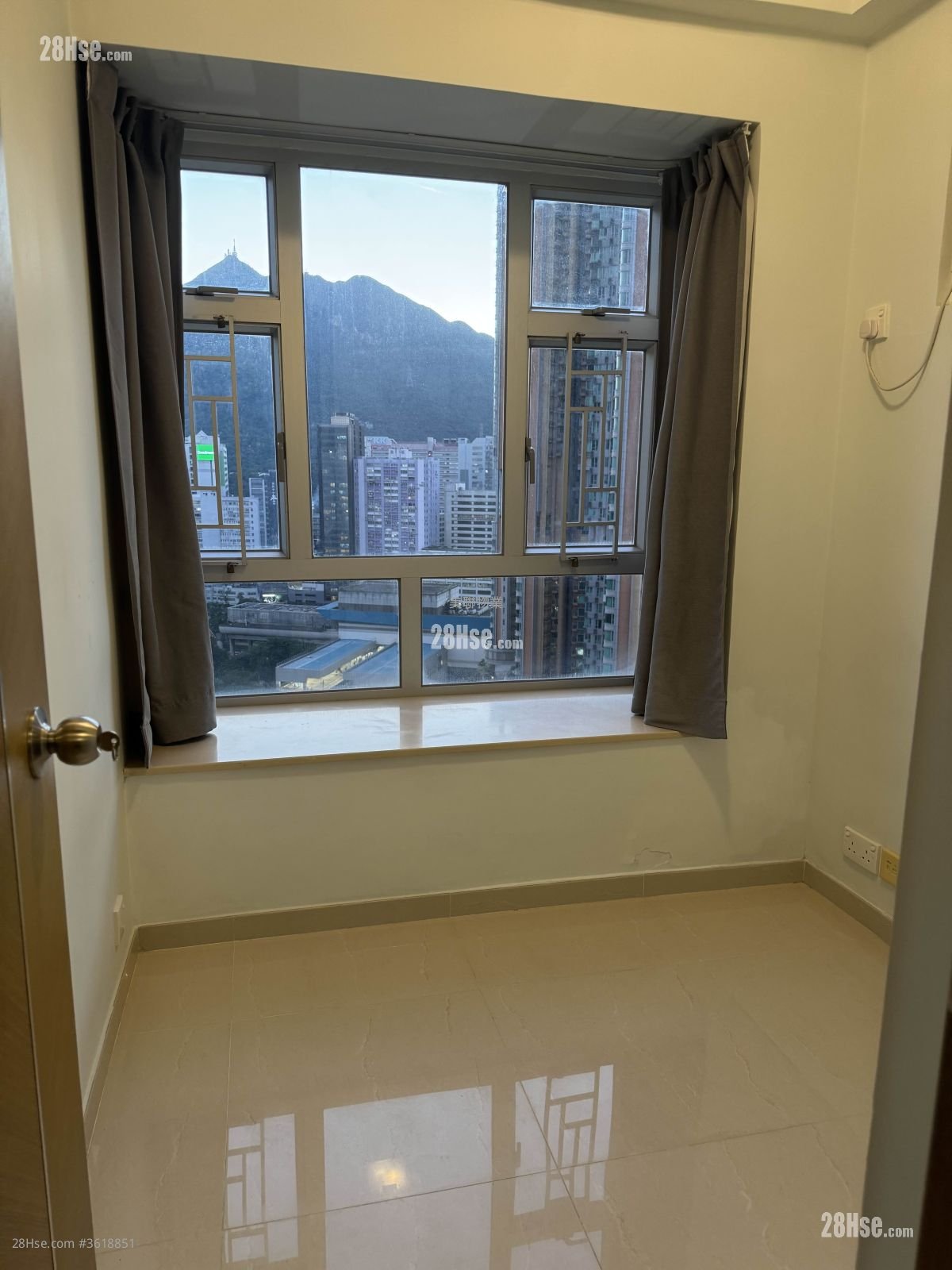 屯門市廣場 租盤 2 房 , 1 浴室 335 平方呎 屯門市廣場 租盤 2 房 , 1 浴室 335 平方呎