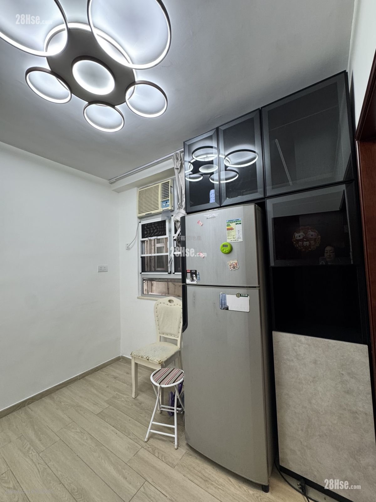 Wang Kwong Building Sell 2 Bedrooms , 1 Bathroom 386 ft² Wang Kwong Building Sell 2 Bedrooms , 1 Bathroom 386 ft²