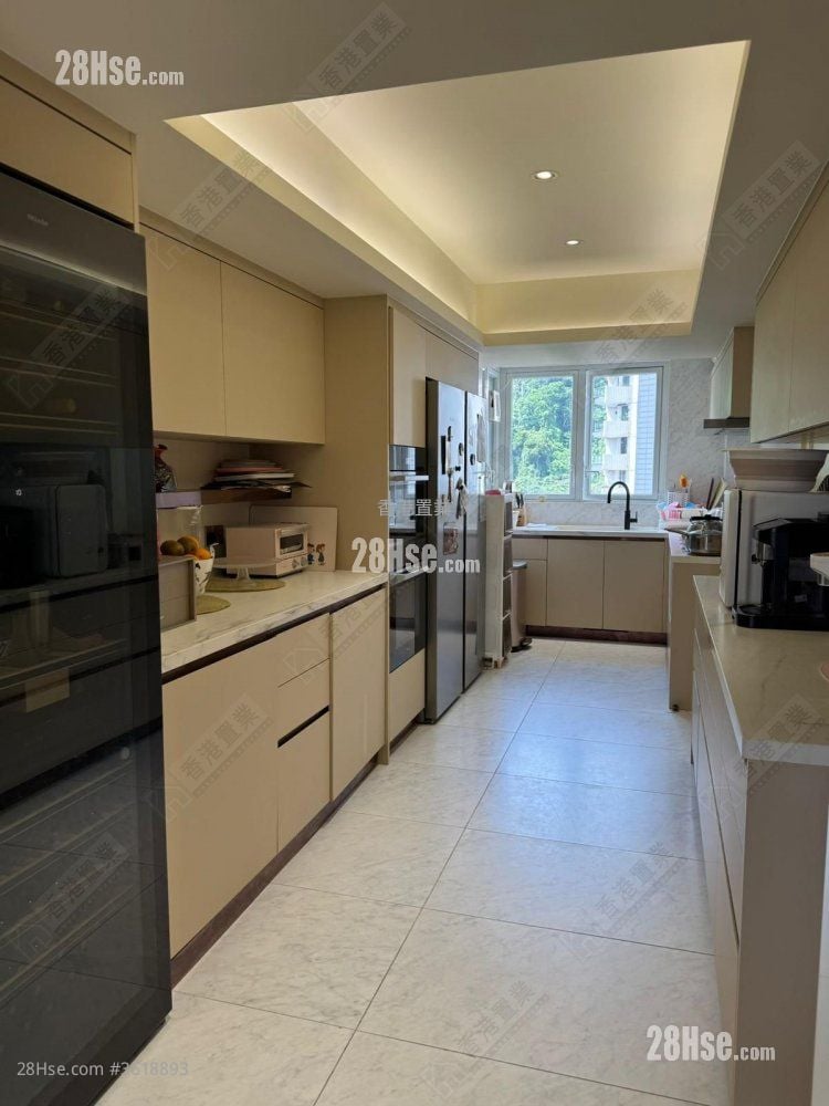 Tregunter Sell 4 Bedrooms , 2 Bathrooms 2,429 ft² Tregunter Sell 4 Bedrooms , 2 Bathrooms 2,429 ft²