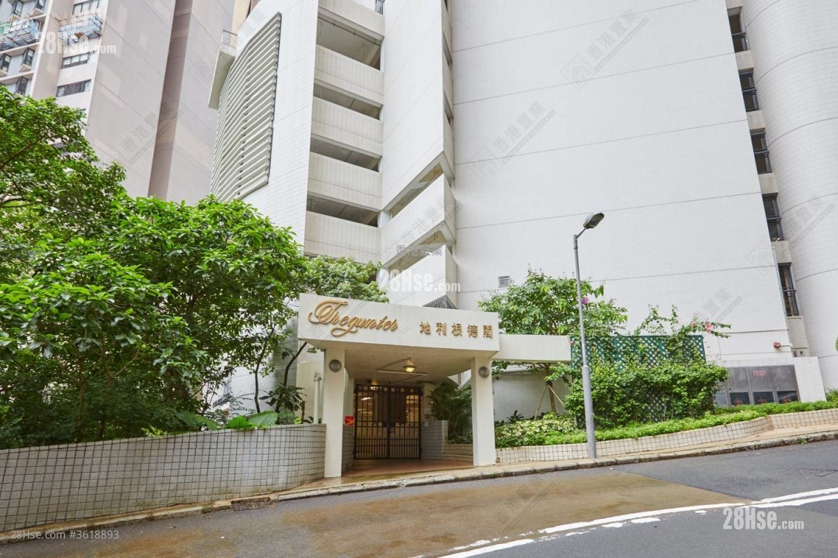 Tregunter Sell 4 Bedrooms , 2 Bathrooms 2,429 ft² Tregunter Sell 4 Bedrooms , 2 Bathrooms 2,429 ft²