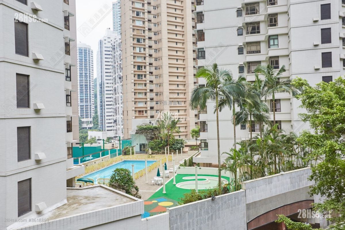 Tregunter Sell 4 Bedrooms , 2 Bathrooms 2,429 ft² Tregunter Sell 4 Bedrooms , 2 Bathrooms 2,429 ft²