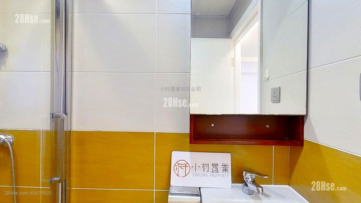 bathroom: Alice Court Rental 3 Bedrooms , 2 Bathrooms 611 ft² bathroom: Alice Court Rental 3 Bedrooms , 2 Bathrooms 611 ft²