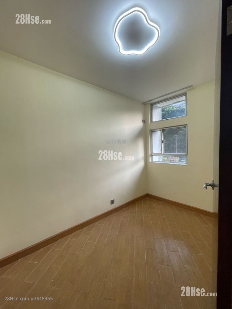Yuet Chui Court Sell 4 Bedrooms , 1 Bathroom 645 ft² Yuet Chui Court Sell 4 Bedrooms , 1 Bathroom 645 ft²