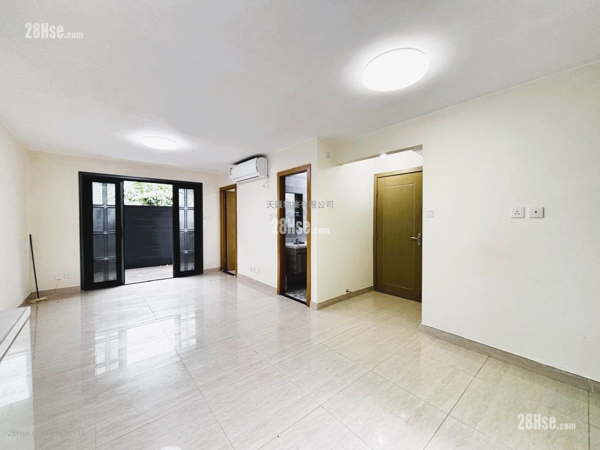 Village Rental 3 Bedrooms , 2 Bathrooms 700 ft² Village Rental 3 Bedrooms , 2 Bathrooms 700 ft²