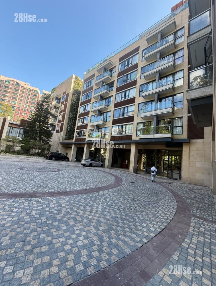 Sky One Sell Studio , 1 Bathroom 304 ft² Sky One Sell Studio , 1 Bathroom 304 ft²